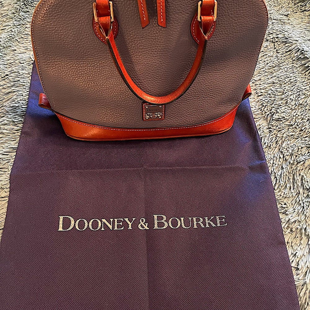 EUC Dooney and Bourke Handbag with dustbag